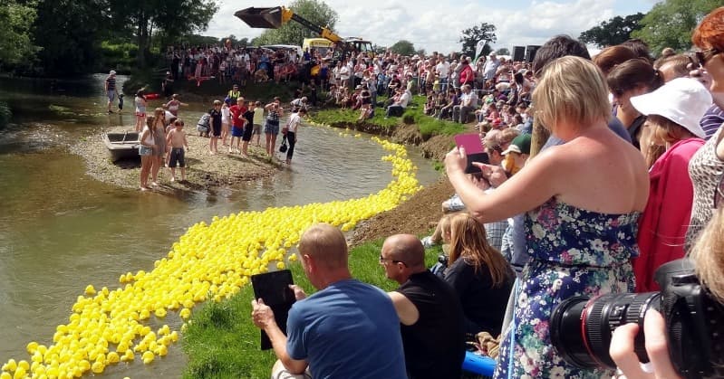 Castlethorpe Duck race